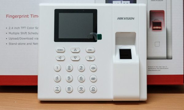 Máy chấm công vân tay DS-K1A8503F